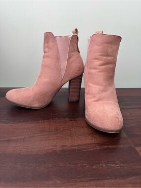 Women's Suede Block Heel Ankle Boots - Pink